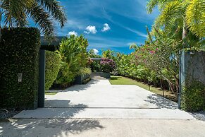 Grand 17m Pool 5BR Villa Mayacol NaiHarn