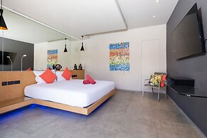 Grand 17m Pool 5BR Villa Mayacol NaiHarn