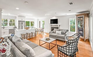 Spacious Family Getaway With Resort Amenities, Guest Cards and Golf Ca