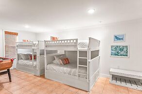 Spacious Family Getaway With Resort Amenities, Guest Cards and Golf Ca