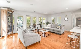 Spacious Family Getaway With Resort Amenities, Guest Cards and Golf Ca