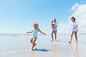 Spacious Family Getaway With Resort Amenities, Guest Cards and Golf Ca