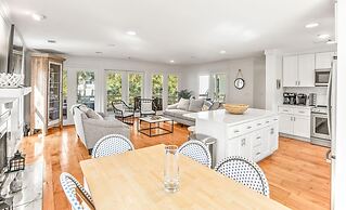 Spacious Family Getaway With Resort Amenities, Guest Cards and Golf Ca