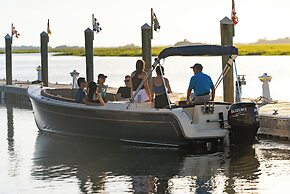 Spacious Family Getaway With Resort Amenities, Guest Cards and Golf Ca