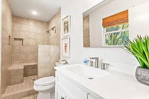 Spacious Family Getaway With Resort Amenities, Guest Cards and Golf Ca