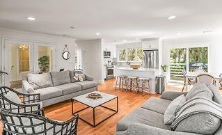 Spacious Family Getaway With Resort Amenities, Guest Cards and Golf Ca