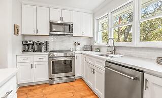 Spacious Family Getaway With Resort Amenities, Guest Cards and Golf Ca