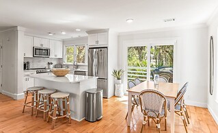 Spacious Family Getaway With Resort Amenities, Guest Cards and Golf Ca