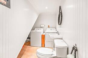 Spacious Family Getaway With Resort Amenities, Guest Cards and Golf Ca