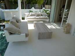 Villa Mimi Beachfront Beau Vallon