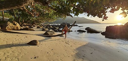 Villa Mimi Beachfront Beau Vallon