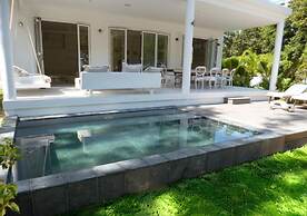 Villa Mimi Beachfront Beau Vallon