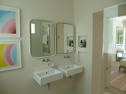 Villa Mimi Beachfront Beau Vallon