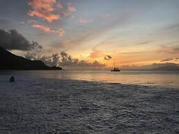 Villa Mimi Beachfront Beau Vallon