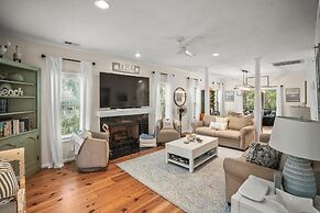 Beautifully Appointed 3-bed, 2.5-bath Home, Great Location Near Beach 