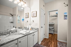 Beautifully Appointed 3-bed, 2.5-bath Home, Great Location Near Beach 