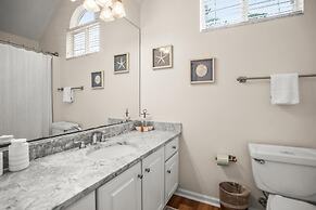 Beautifully Appointed 3-bed, 2.5-bath Home, Great Location Near Beach 