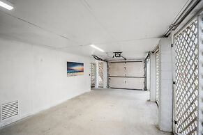 Beautifully Appointed 3-bed, 2.5-bath Home, Great Location Near Beach 