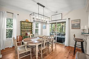 Beautifully Appointed 3-bed, 2.5-bath Home, Great Location Near Beach 