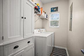 Beautifully Appointed 3-bed, 2.5-bath Home, Great Location Near Beach 