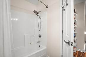 Beautifully Appointed 3-bed, 2.5-bath Home, Great Location Near Beach 