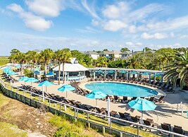 Beautifully Appointed 3-bed, 2.5-bath Home, Great Location Near Beach 