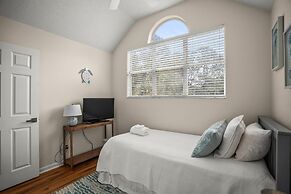 Beautifully Appointed 3-bed, 2.5-bath Home, Great Location Near Beach 