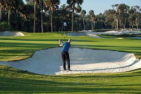 Beautifully Appointed 3-bed, 2.5-bath Home, Great Location Near Beach 