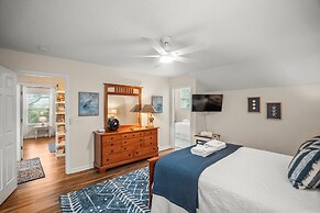 Beautifully Appointed 3-bed, 2.5-bath Home, Great Location Near Beach 