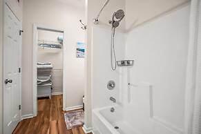 Beautifully Appointed 3-bed, 2.5-bath Home, Great Location Near Beach 