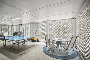 Beautifully Appointed 3-bed, 2.5-bath Home, Great Location Near Beach 