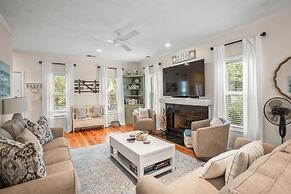 Beautifully Appointed 3-bed, 2.5-bath Home, Great Location Near Beach 