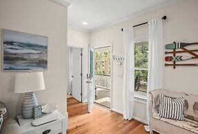 Beautifully Appointed 3-bed, 2.5-bath Home, Great Location Near Beach 