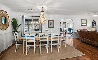 Beautifully Updated, Dog Friendly 4-bed, 4-bath Home Near Beach