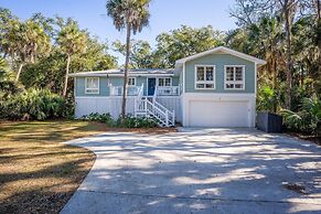Beautifully Updated, Dog Friendly 4-bed, 4-bath Home Near Beach