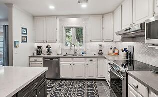 Beautifully Updated, Dog Friendly 4-bed, 4-bath Home Near Beach