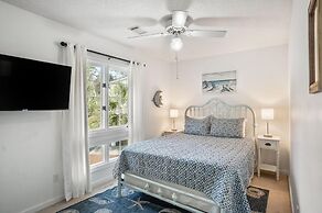 Beautifully Updated, Dog Friendly 4-bed, 4-bath Home Near Beach