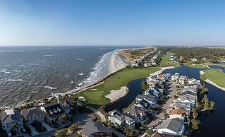 Beautifully Updated, Dog Friendly 4-bed, 4-bath Home Near Beach