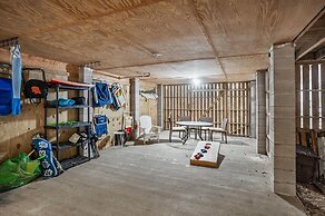 Beautifully Updated, Dog Friendly 4-bed, 4-bath Home Near Beach