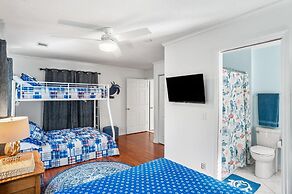 Beautifully Updated, Dog Friendly 4-bed, 4-bath Home Near Beach