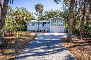 Beautifully Updated, Dog Friendly 4-bed, 4-bath Home Near Beach