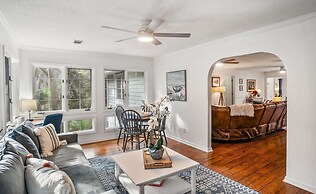 Beautifully Updated, Dog Friendly 4-bed, 4-bath Home Near Beach