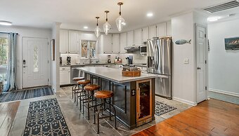 Beautifully Updated, Dog Friendly 4-bed, 4-bath Home Near Beach