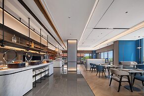 Holiday Inn Express Qingdao City Balcony by IHG
