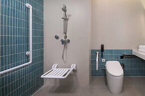 Holiday Inn Express Qingdao City Balcony by IHG