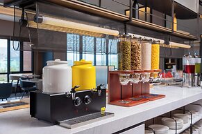 Holiday Inn Express Qingdao City Balcony by IHG