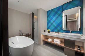 Holiday Inn Express Qingdao City Balcony by IHG