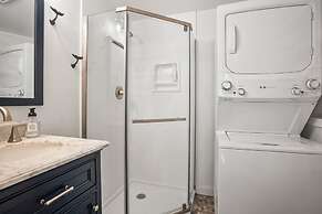 Charming 2-bed, 2-bath Home, Resort Access and Golf Cart Included!