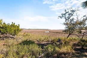 Charming 2-bed, 2-bath Home, Resort Access and Golf Cart Included!