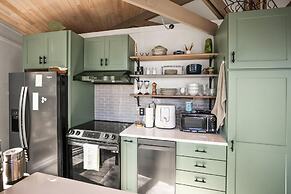 Charming 2-bed, 2-bath Home, Resort Access and Golf Cart Included!